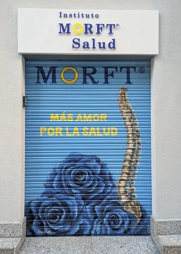 graffiti en persiana clinica