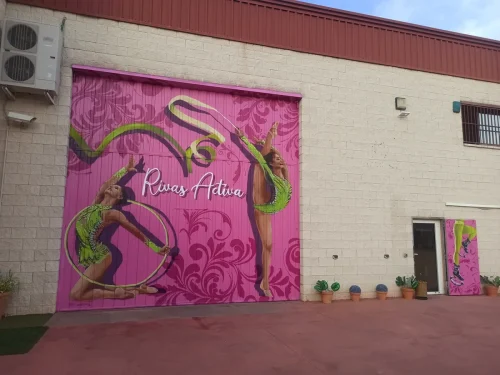 graffiti en persiana de ginmasio