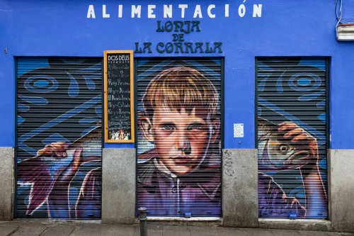 graffiti en persiana de restaurante